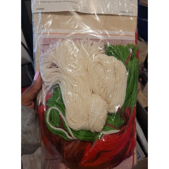 1987 Bernat Quickstitch Stocking"Ma In Her Kerchief" W08582 Needlepoint 9x18 NOS - Picture 4 of 6